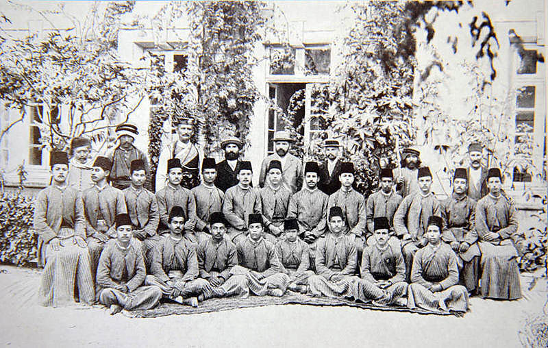 About Students and teachers in the courtyard of the Nazareth teachers’ seminary, 1907